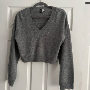 Divided Xsmall Vneck Gray Sweater